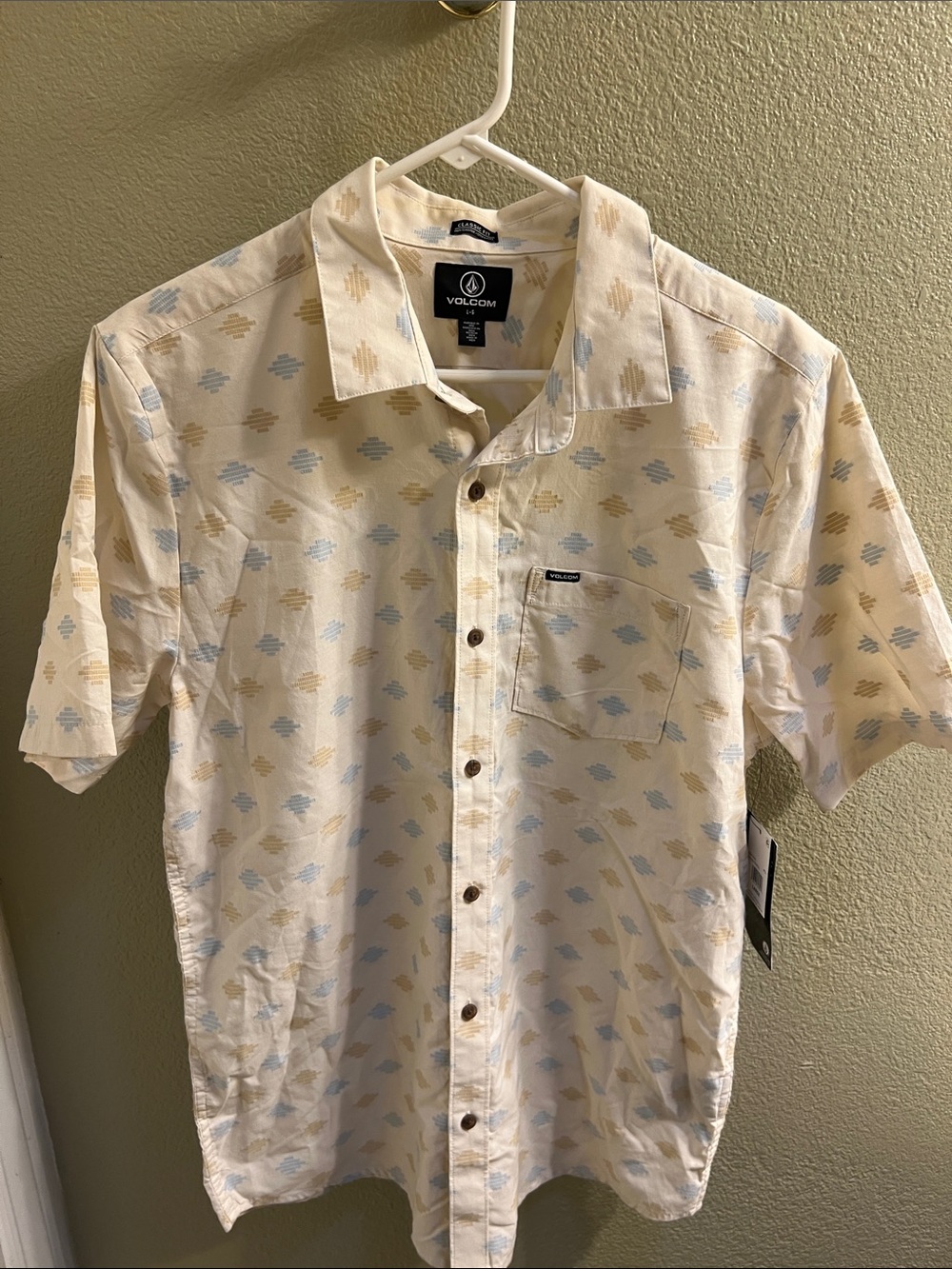 NWT Volcom Cream Short-Sleeve Button-Down with Light Blue and Tan Motif